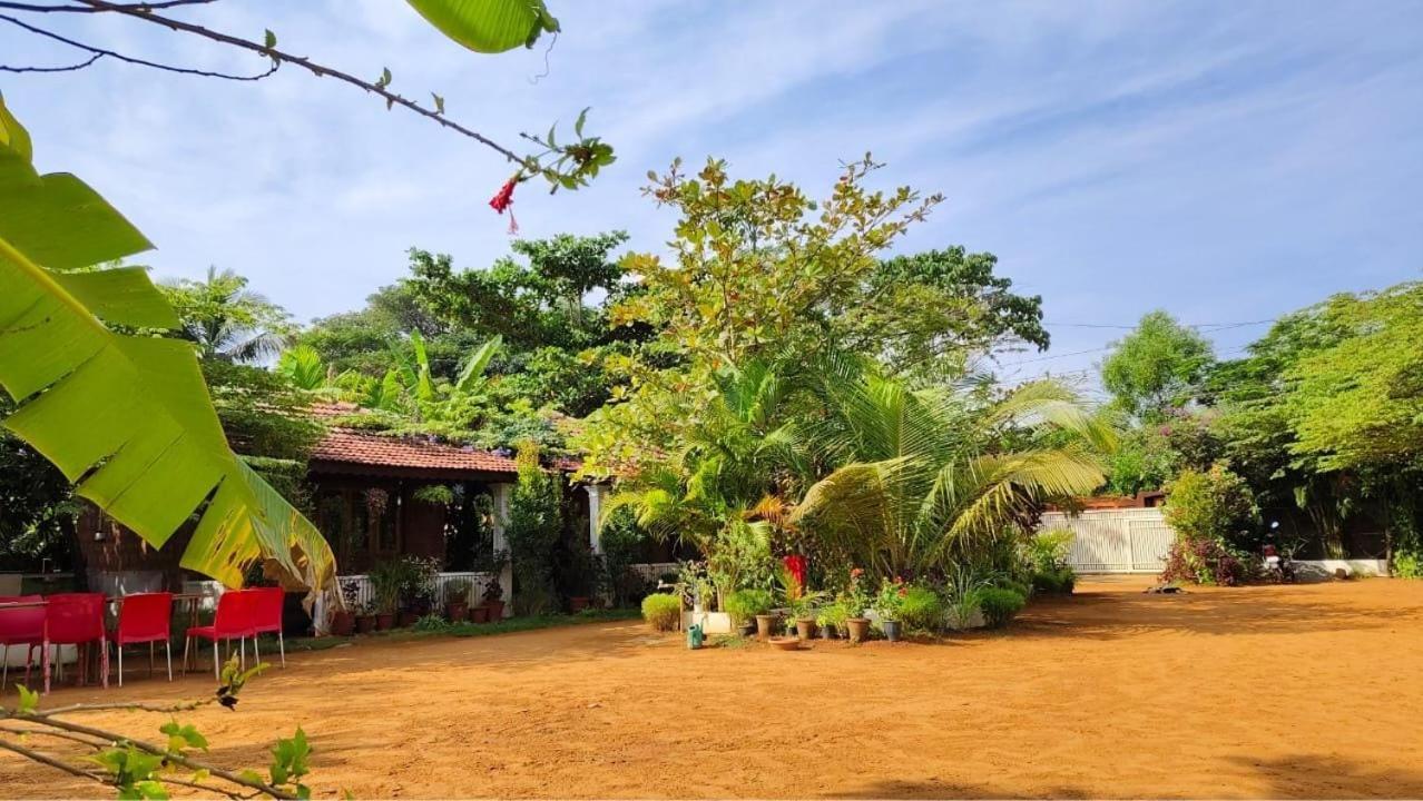 Niyati Home Stay Gokarna  Luaran gambar
